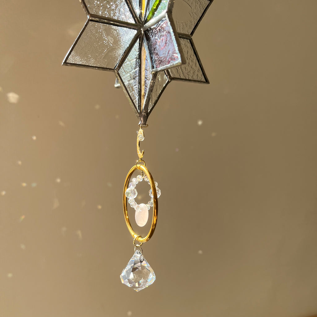 天然石ローズクォーツの六芒星サンキャッチャー：ステンドグラス×スワロフスキー