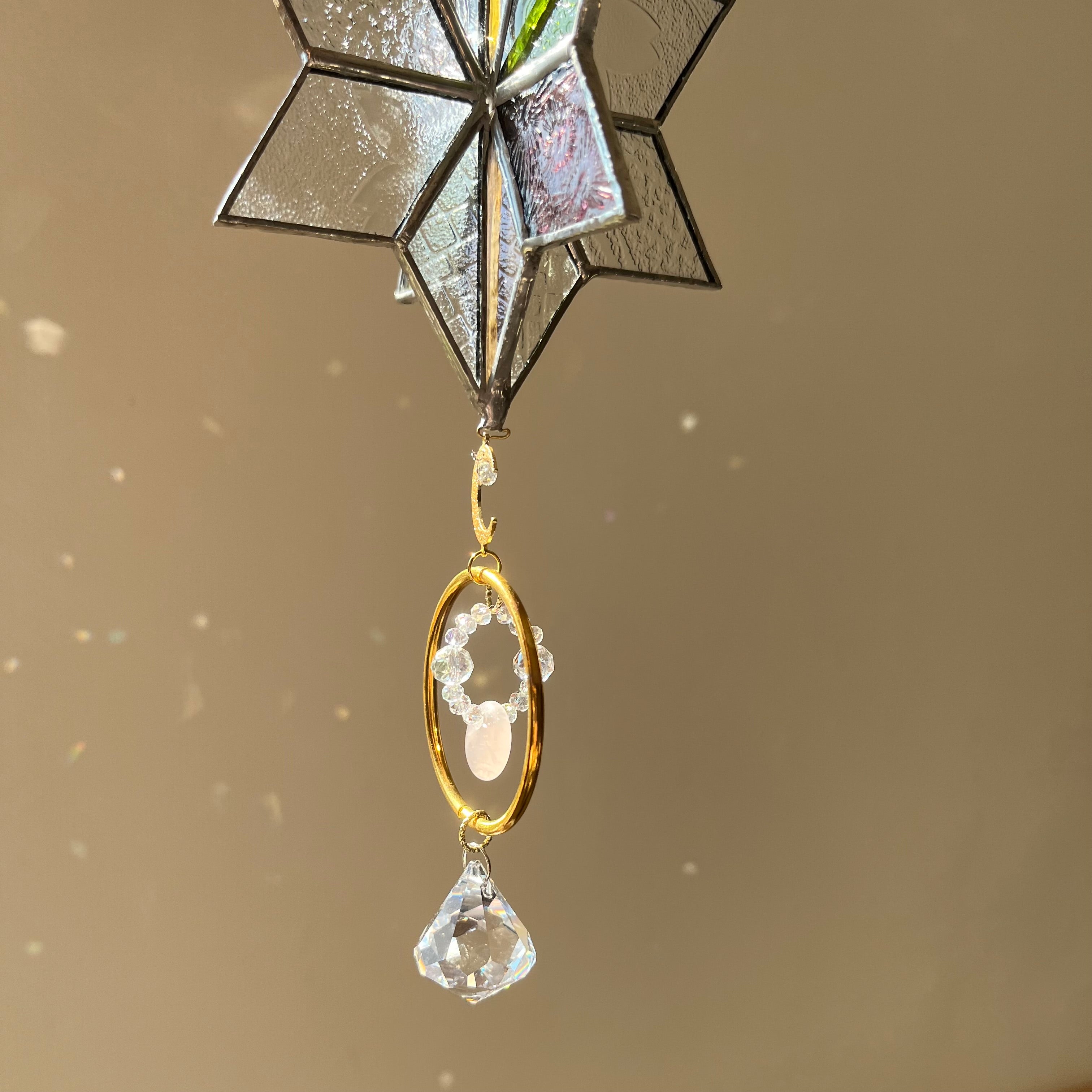 天然石ローズクォーツの六芒星サンキャッチャー：ステンドグラス×スワロフスキー